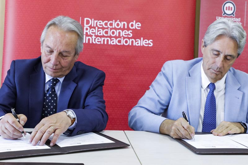 UNAB y Universidad Alcalá de Henares firman convenio