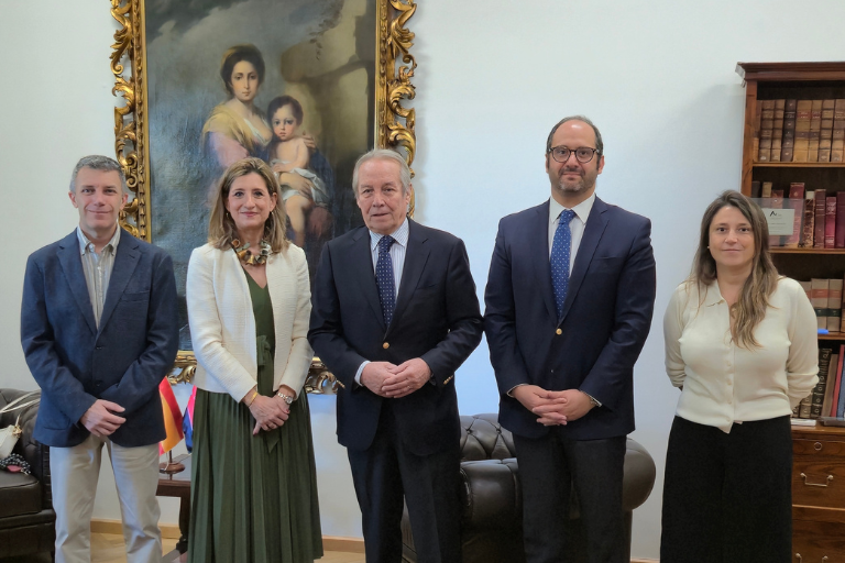 UNAB recibe a delegación de la Universidad Internacional de Valencia